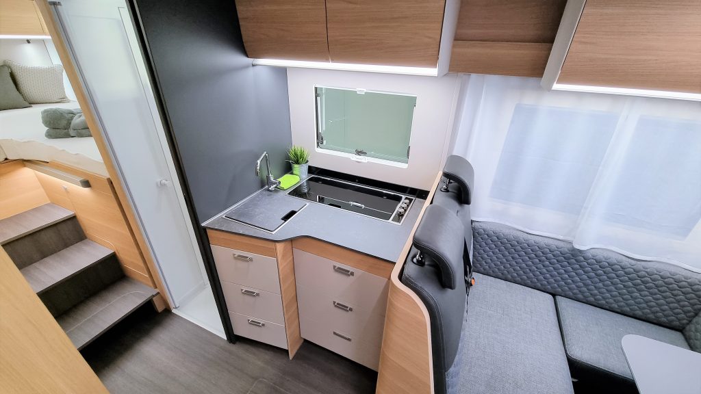 Adria Matrix Axess 670 SL vuokrattava matkailuauto