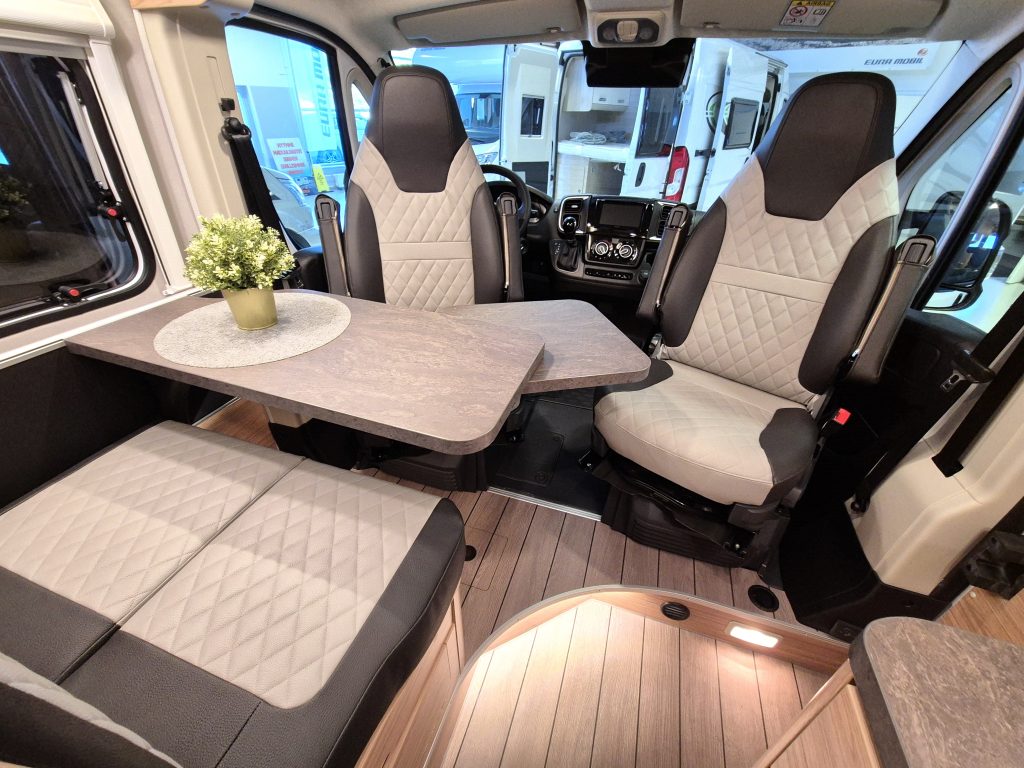 Weinsberg CaraBus 600 ME Edition Fire 2025 vuokrattavat retkeilyautot
